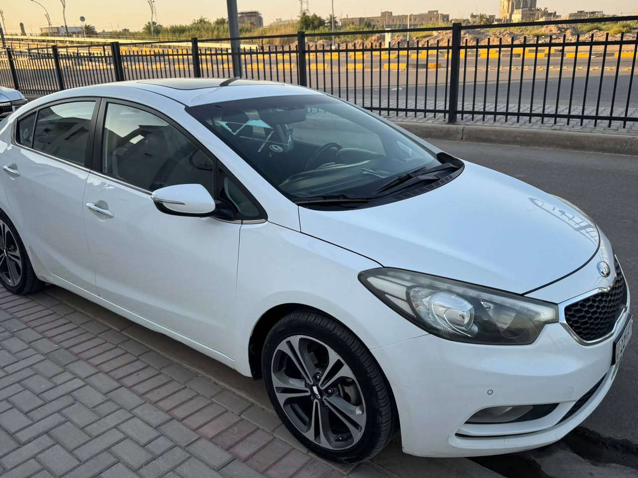 السلام عليكم
سيراتو ٢٠١٤ خليجي 🚗
سلايت 
تحكمات ستيرن
5 ويل كب 
السيارة بيهه بارد بلباب الخلفي جهة السايق
وشبر بالجاملغ الأمامي
مكينة ١٦٠٠ كفالة
منظومة تبريد جديدة ثلج(قطعتين)🥶
حدادية جديدة
كير كفالة 
السيارة فول ماعدى البصمة
السنوية ل٢٩
سعرهه ١٢٥ $$
العنوان ديوانية 📍 
للاستفسار *********** 📞
