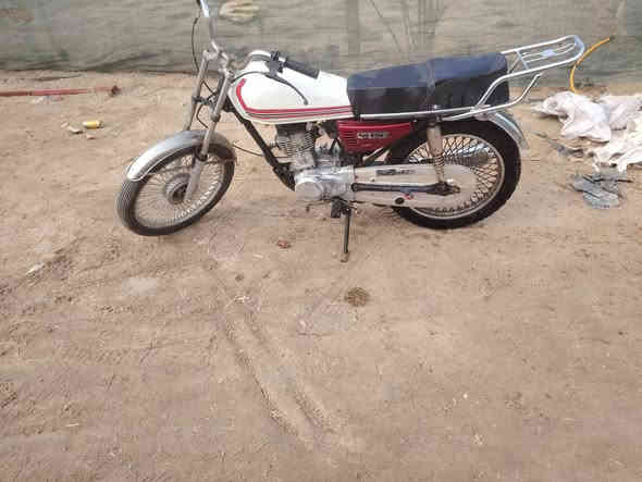 سلام عليكم دراجه للبيع كلك مكفوله من السرقه مكاني نجف السعر 200 ولموشراي لايتعبني رحمه لولديكم ***********
