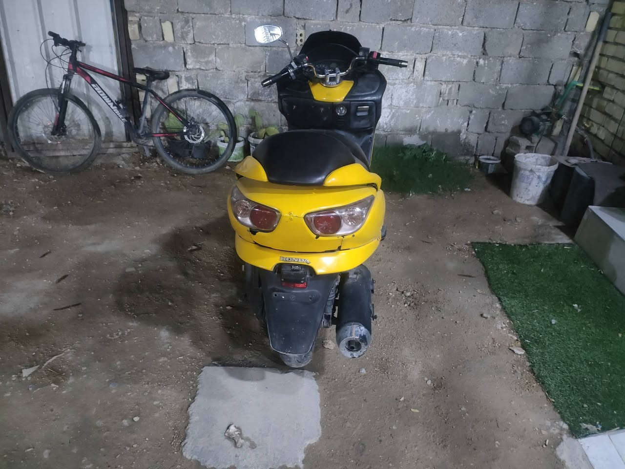 سلام عليكم
08 دراجه جاهزة سعر 650 وبيها مجال عنوان كربلاء 
***********
