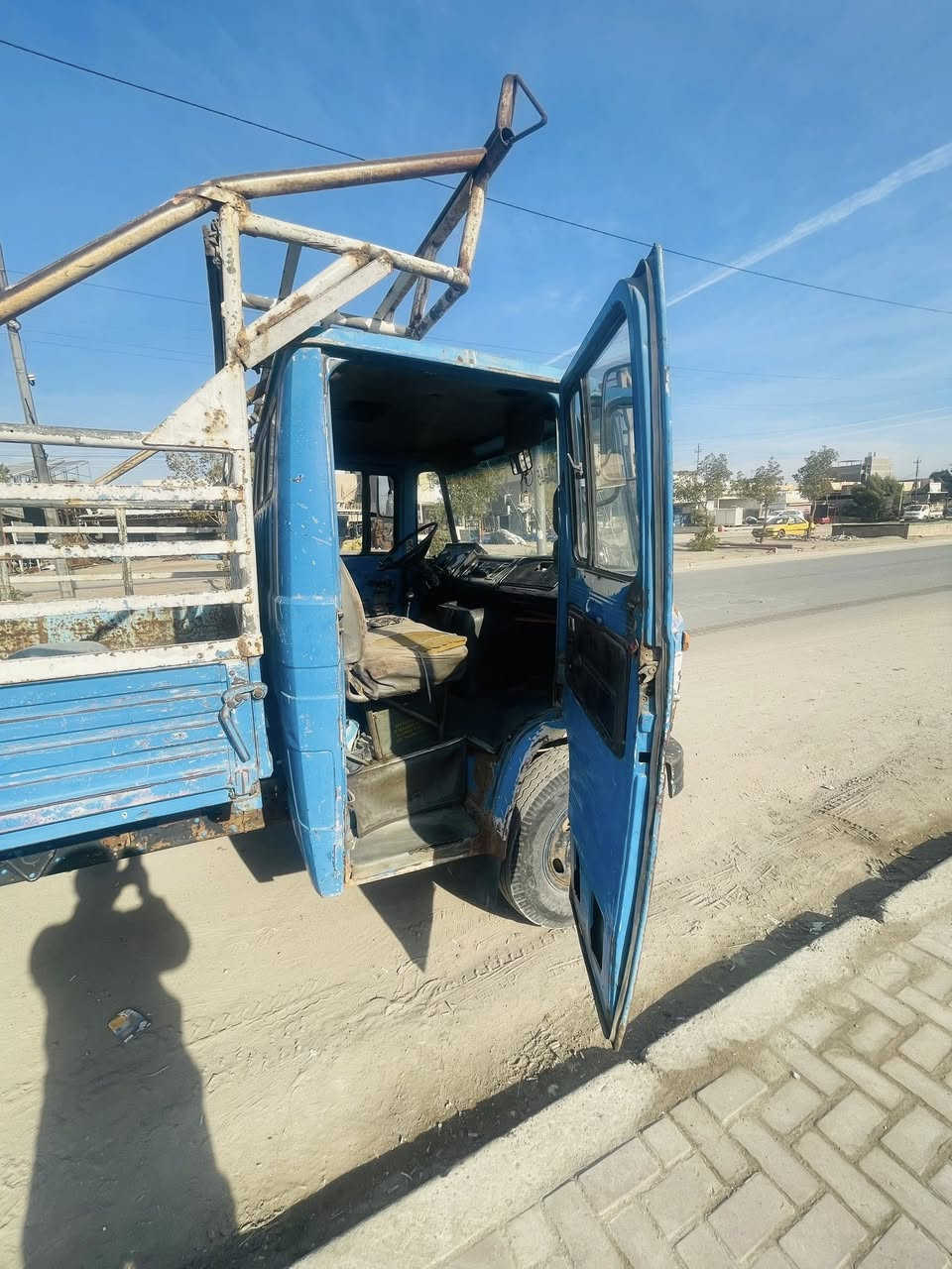 السلام عليكم مارسدس حمل للبيع 2طن موديل ثمانينات  رقم بغداد بسمي  سياره شغاله بيه بعض النواقص
35ورقه مكاني شهداء البياع
رقم الهاتف ***********
