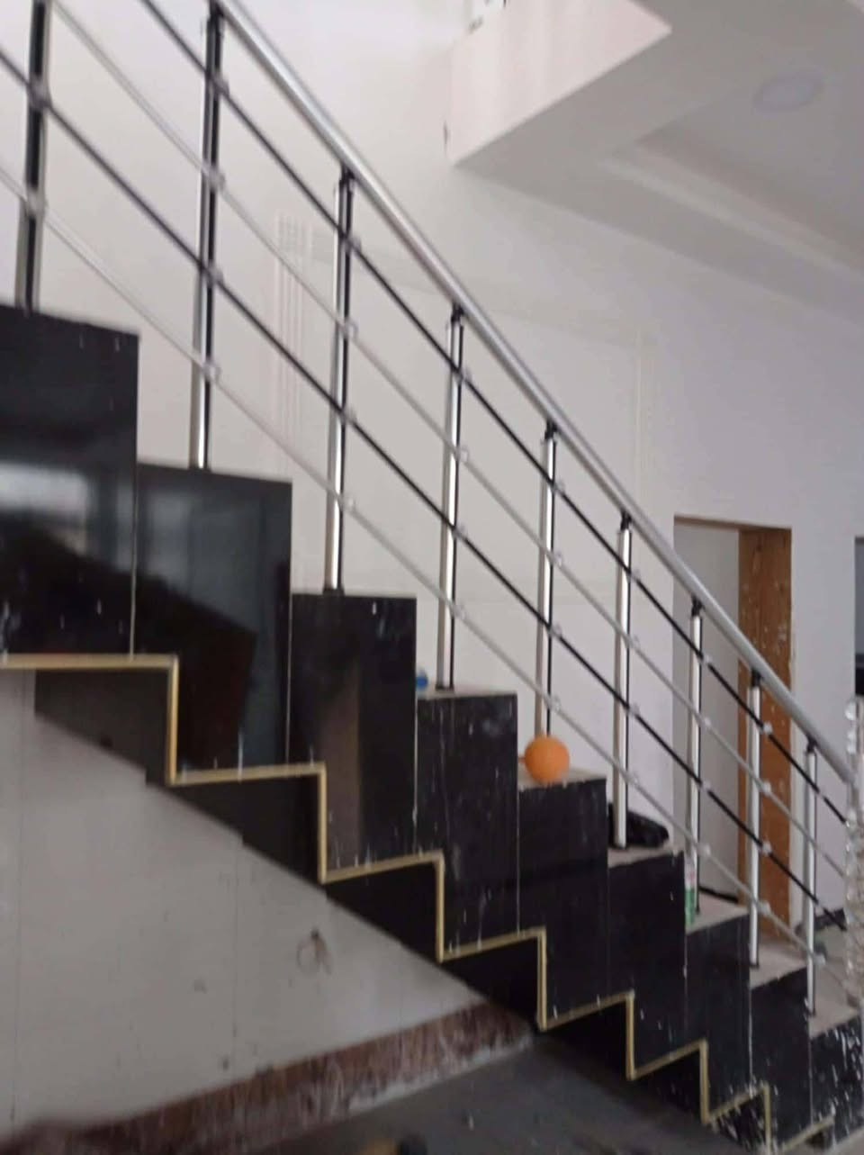 بيت للبيع الموقع التاجية العشرتالاف الثاني عن شارع 25قرب حسينية قمر بني هاشم ركن 
المساحه 200
الواجه 12×17
غرف النوم عدد 3
كلدور عدد 2 
استقبال 
مطبخ حار بارد 
مجمعات صحيه عدد 3
البيت مطلوب اسكان 
البيت بناء 2023
للاستفسار الاتصال على الرقم التالي
***********
