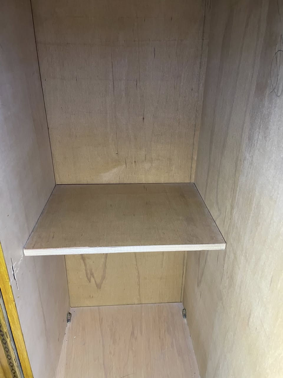 كنتور جديد مالي شي بس اليدة مشلوعة تتبدل ١٠٠٠ دينار السعر ٢٠٠ الف والله العظيم جديد المكان الثعالبة والرقم *********** راسلني واتساب وادزلك الوكيشن
