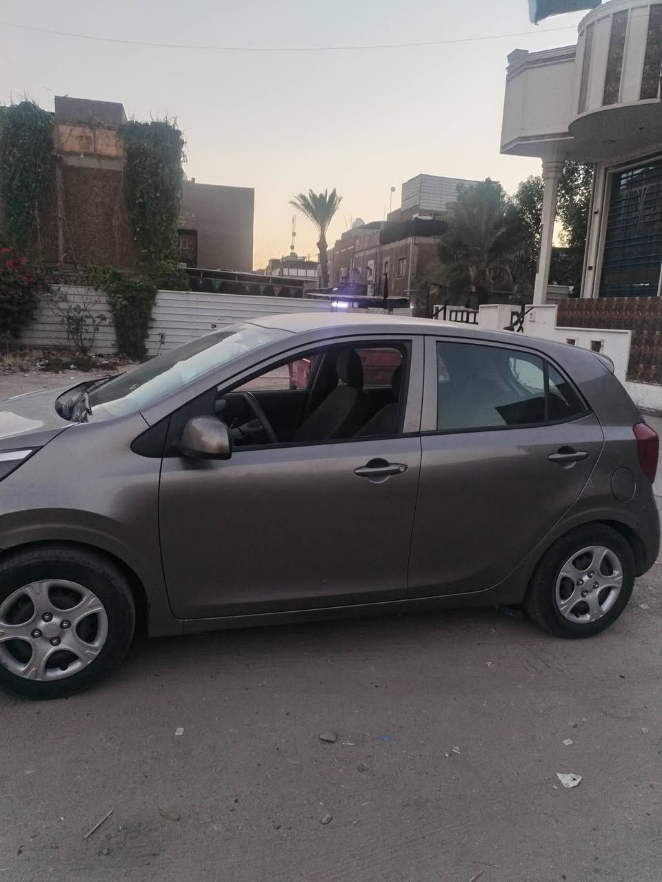 بيكانتو 2019 خليجيه رقم اربيل بأسمي شرط تحويل سنويه جديده  شاشه وكامره وتحكمات الهزه خلصانه  ماشيه 115قابل للزياده رقم مميز بانزين كل محسن دهن وكاله باتري جديد ادامه بانزين جديده كير ومحرك وتبريد كفاله  سونارها موجود وبيها رصعتين عدا السونار  تلحيضات بسيطه سعرها96ورقه او مراوس  مكاني الكرخ البياع *********** واتساب
