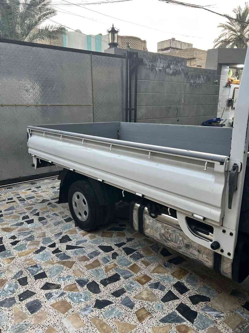 للبيع كيا مديل. 2004. بسمي بغداد دولي.    محرك. 3000 مفتوحً بلاد. جديد كفاله عامه   من ضربه وتبديل. صبغ فقط دوس جوه مال نكاد.  لاتبديل. ولا كص. مكفوله.    كير اكسن حداده شواصي كفاله.  تخم تاير. جاهزه. دواخل وضع الشركه.  مكاني. بغداد.  هـ.  ***********.   السعر اتصل وتدلل.  بغداد م الصدر.     87.  ورقه وبيها مجال
