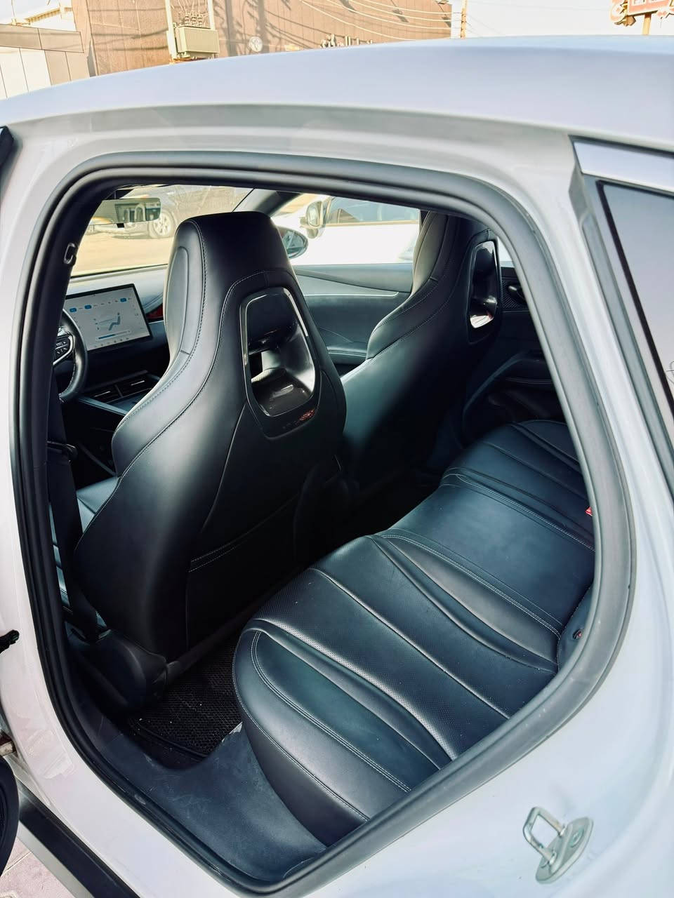 ‏🚗 2025  BYD Seal 06 🚗
━━━━━━━━━━━━━━━━━━━━━
🔸 المواصفات:
 محرك هايبرد 1.5 لتر + محرك كهربائي بقوة إجمالية تتجاوز 210 حصان 
 ناقل حركة أوتوماتيك ذكي وسلس
 شاشة وسطية ترفيهية
 شاشة عدادات رقمية بالكامل
 مقاعد جلد زيتوني فاخرة💺
 نظام رادار ومثبت سرعة ذكي 🚘
 5 كاميرا 360 درجة 
 حساسات أمامية وخلفية
كرسي السائق كهرباء
رنكات حجم 17 أنش
لايت امامي + خلفي LED
 
━━━━━━━━━━━━━━━━━━━━━
💎 رفاهية، أمان، وتكنولوجيا… كلها في Seal 06 الجديدة كلياً!
━━━━━━━━━━━━━━━━━━━━━
لمعرفه السعر علق برقم 1 او الاتصال ‼️
مرقم بغداد جاهز
━━━━━━━━━━━━━━━━━━━━━
عنوان الشركة📍.. بغداد - معارض البياع - الشارع الرئيسي
‏
‏‎للاستفسار يرجى الاتصال على الارقام الاتية 📱:

‭***********‬
***********
‏‭***********‬
***********
