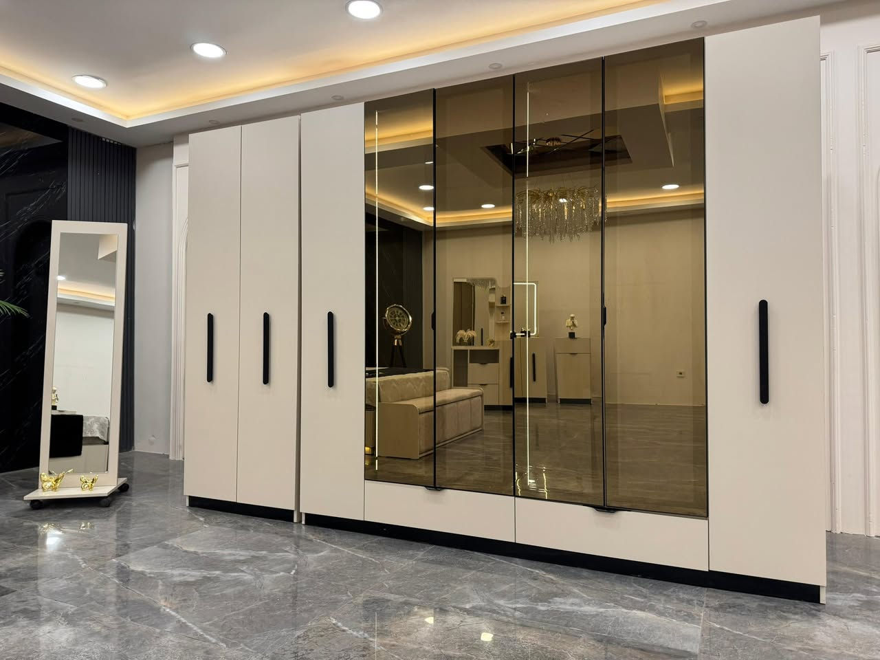 🔥 أحدث العروض المميزة 🔥

✨ موديل هوليدي – مودرن فاخر

🛋️ 10 قطع | كنتور مع ملحق 320 سم

✔️ أبواب كنتور هيدروليك
✔️ مجرات الغرفة هيدروليك (سلاسة وراحة بالاستخدام)
✔️ ضهر بلوك
✔️ برغي وچوي حديد – قوة وتحمل عالي
✔️ سرير مخزن – عملي ويوفر مساحة
✔️ شغل درجة أولى – جودة مضمونة

💎 تصميم عصري + تفاصيل فخمة تناسب أرقى الأذواق

📩 للحجز والاستفسار:
📱 *********** (واتساب متوفر)

🚚 توصيل داخل بغداد وجميع المحافظات

⚡ الكمية محدودة –
