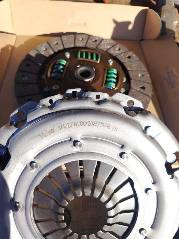 السلام عليكم تيكو 2012 شكل 13   رقم بغداد الدولي هزتها مساقطه بعدها
7/2026تسقط 

 سياره بيها جاملغ خلفي بي رش وجاملغين اماميات بيهن رش وجنطه بيها ضربه ممصلحه قماره بيها جراد دون خياس فقط دوسات بيبان سايق وبصف سياق بيهن خياس قليل 

مكينه مجفتها جديد  قبل 14 يوم  لاتنقيص دهن ولا تبخير كير مبدل عينه وصينه بوربلن جبن بيرن ودرايمات وشخص قبلي جانت يمه مسوي صيانه للكير مبدل ماشة  الكير 

ومبدل دسكات امامي

تبريدها شغال وسياره باسمي محولها

سياره  يمي صار شهر  نقصها صدر امامي وخلفي كامل  

ونقص بيها يراد ترتيب جوينات وراديتر ولف حماوه ومروحه شادين وحده مو مالتها سياره تحتاج ترتيب يرادلها 12 ورقه وماعندي لاوقت ولا امكانيه اصلحها

عارضها  ب46 وبيها مجال 

مكانها بغداد حي الجهاد 

رقم :- ***********
