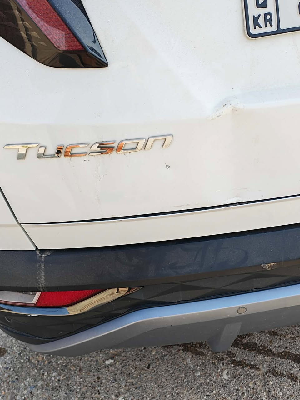 توكسان 2021
مواصفات  
تحكم سترين 
4 وضعيات قياده 
كشانه جلد تدفئه تبريد 
بصمه 
السياره كله مغلفه 
الداخل الاكشانه  والارضيه والدشبول 
سياره تخم تاير جديد اصلي 
والابير عل وضع الشركه 
امري شفط 
أناره جانبيه 
إشارات ترحيب 
بصمة أبواب 
شاشه ابلاديه 
السياره كلش نضيفه واخذناه عل وضع الشركه يعني أخذنه ماشيه 13 الف حتى الاسبير عل وضع الشركه 
السياره مكفوله من الشخط ومن كلشي بس بيها ملاحظه صغيره بالصندوق موجوده بالصور
السعر 205 وبيها مجال  
واني حاضر 
رقم الهاتف 

‭0782 631 7365‬

‭0773 577 5332‬
