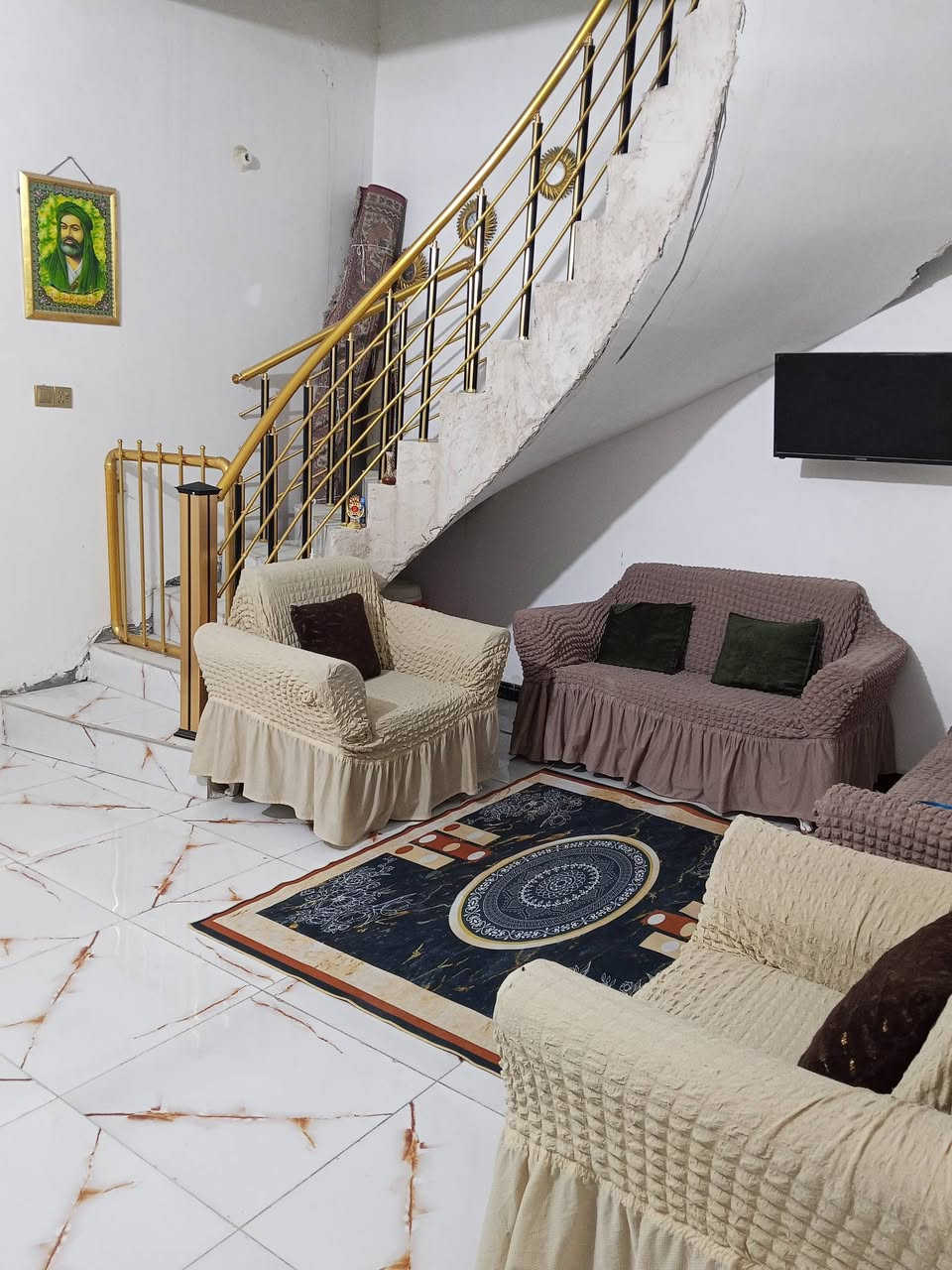 ياالله دونمين ونص زراعي مع بيت كامل ارض مسيجه بالكامل كافة الخدمات كهرباء ماء تبليط منطقه متكامله نظام تقطير مكان الفضليه ال وشاح مقابيل مدرسه الشريف الرضي يبعد عن الشارع العام كيلوين سعر وباقي تفاصيل اتصل او راسل ***********
