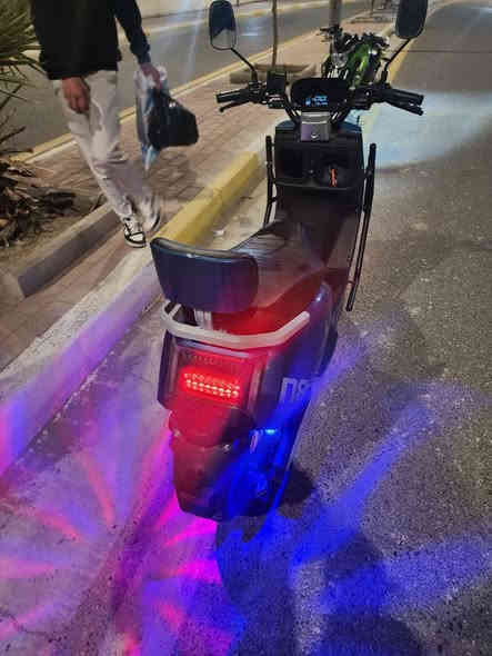 السلام عليكم دراجة شحن سكنس دبدوب  للبيع الدراجة جديدة صارلي فتره من مشتريه مواصفات الدراجة ٤ سرعات ٦بطاريات لايت لد اربع اشاير بلوتوث السعر اتصل على ‭***********
