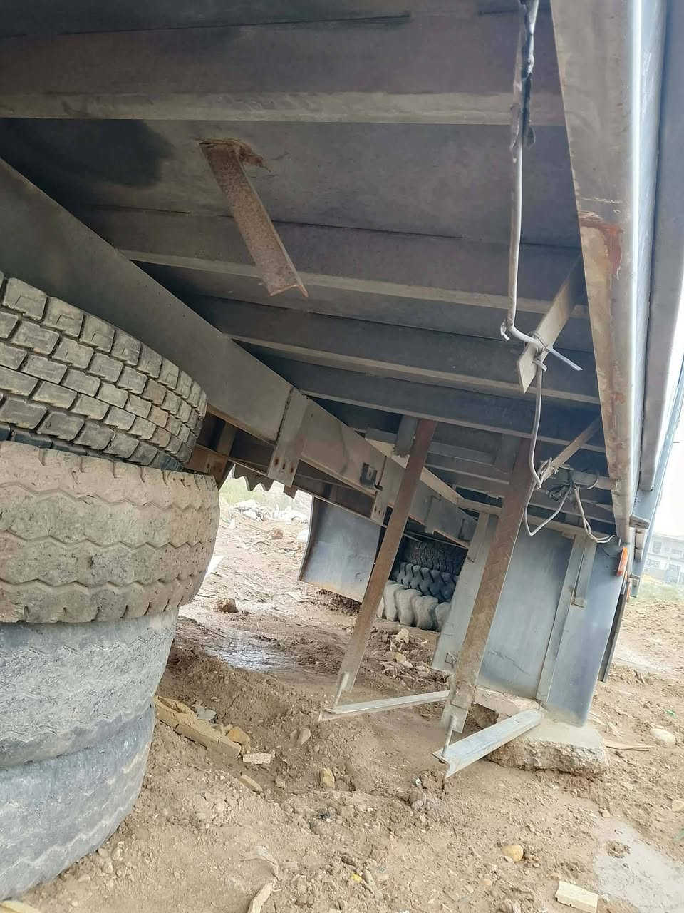 السلام عليكم بدي للبيع طول 7و30سن ارتفاع 2و55 عرض 7صناديق بصره طول 13جنازي الاستفسار ***********
