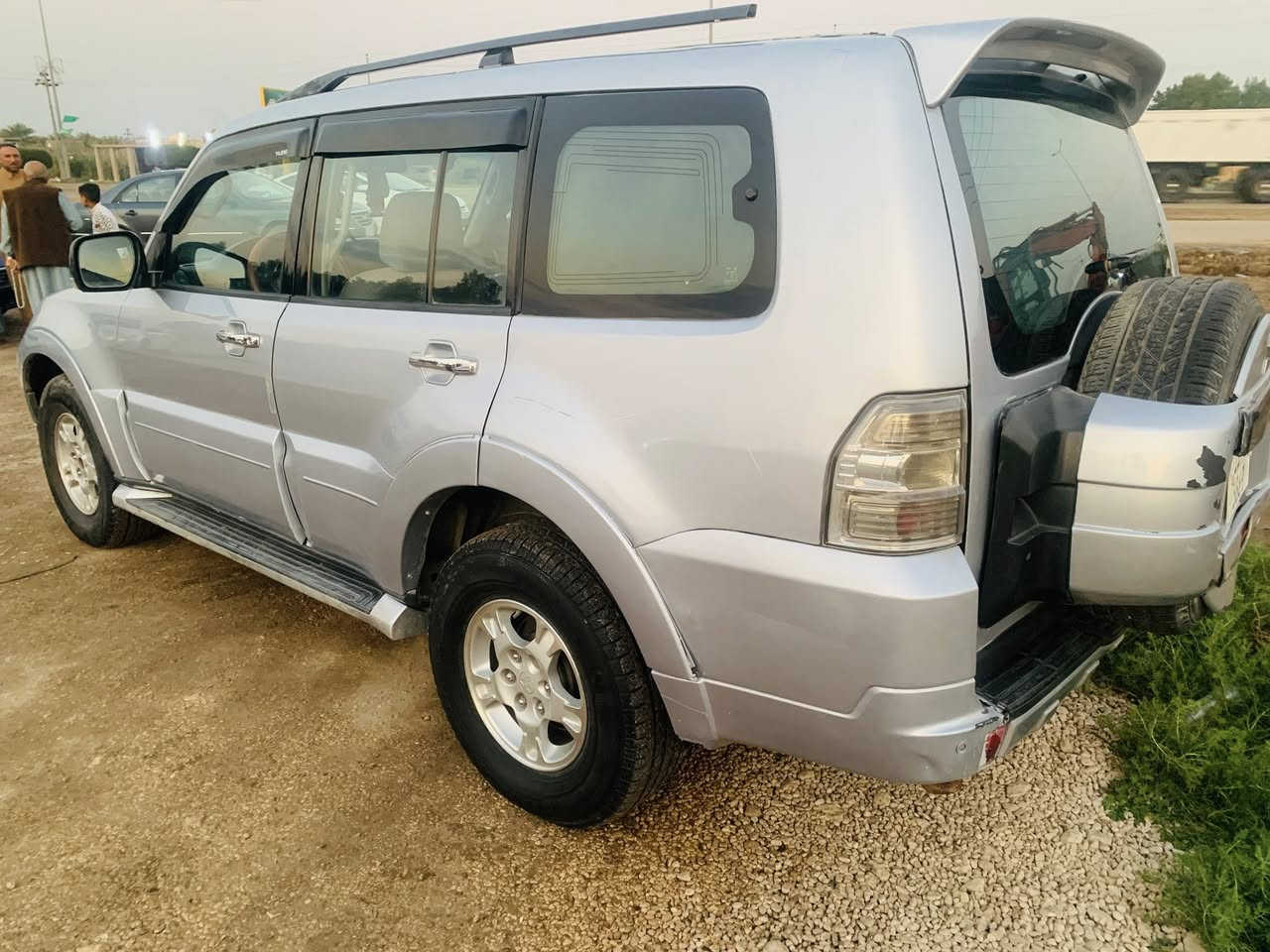 يالله من رخصة الادمن سياره باجيرو موديل 2007 رقم بغداد دولي بسمي السياره كير ومكينه وتبريد وكهربائيات كله جاهزه مناقصه اي شي فقط بيه دخان من الصالنصه السياره اربعه قطع صبغ وشويه من القماره بدون دواخل 
السياره معروضه 88$ وبيه مجال
فقط الاتصال على هذا الرقم***********
