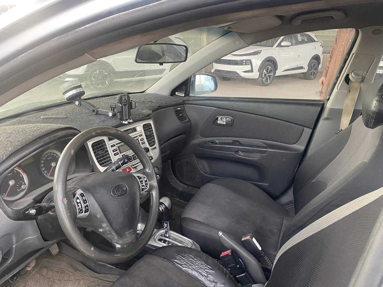 كيا ريو ٢٠٠٧ وارد امريكي
مكينه ١٦٠٠
بيهه جامرلغ بسيط حادثهه 
السياره مصبوغه كلهه جماليه
كير مكينه نشطات بس بيهه تنقيص المكينه
رقم بغداد دولي بسمنه 
هزه جديده
مكانهه ديالى بعقوبه 
سعرهه ٦٥ 
***********
