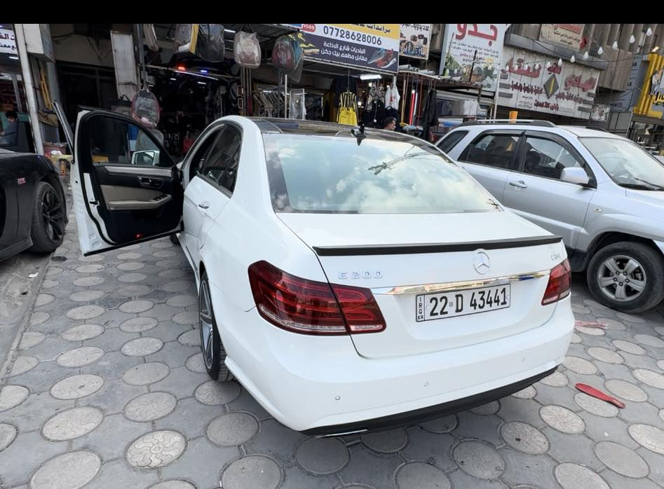 السلام عليكم
مارسيدس  2012 E200 amg 
محرك تيربو 4سلندر cgi 
وارد خليجي فول مواصفات بونراما ثلاث انضمه قيادة شفتات استيرن  ثلاث بردات رادار حساس امامي خلفي حساس امطار جنطه كهرباء زراك لايت كشنات حار بارد وبعد بيها مواصفات اكثر مواصفات الخليجي السياره مكفوله من الضربه والتبديل فقط صبغ بنيد اثر إطلاقه فقط رصعه وبيه بارد قليل السياره جديده بمعنى الكلمه رقم أربيل الجديد مراوس حسب القناعة

المكان بغداد البلديات.   الرقم ***********. السعر 160
