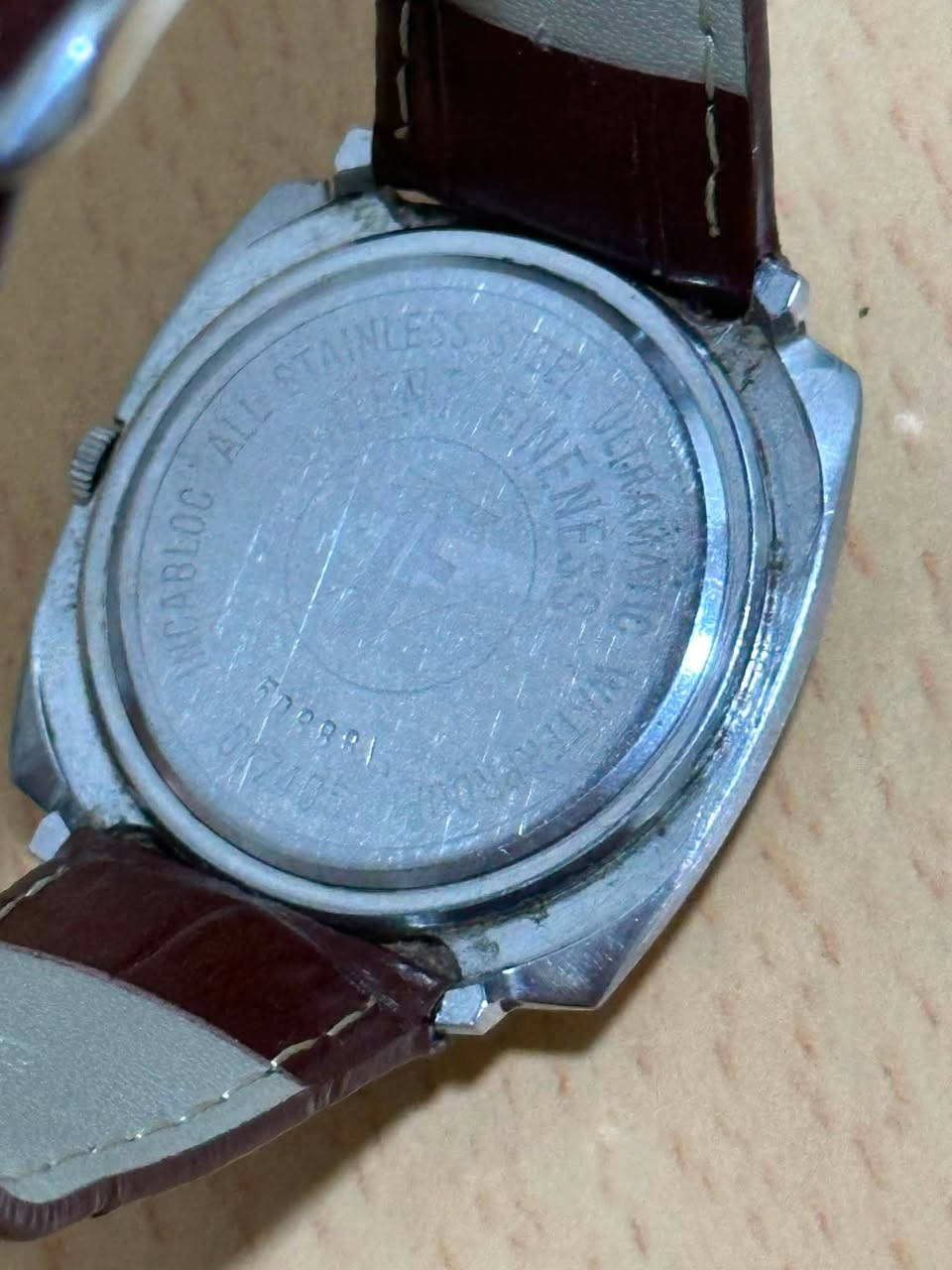 اورينت فنتج 1967 نوادر
مكينة اوتوماتيك ⌚️

تحتوي الساعة على 35 حجر✨

الساعة سلم⌚️

نظافه عالية

التواصل عن طريق الرقم حصرا 

***********
