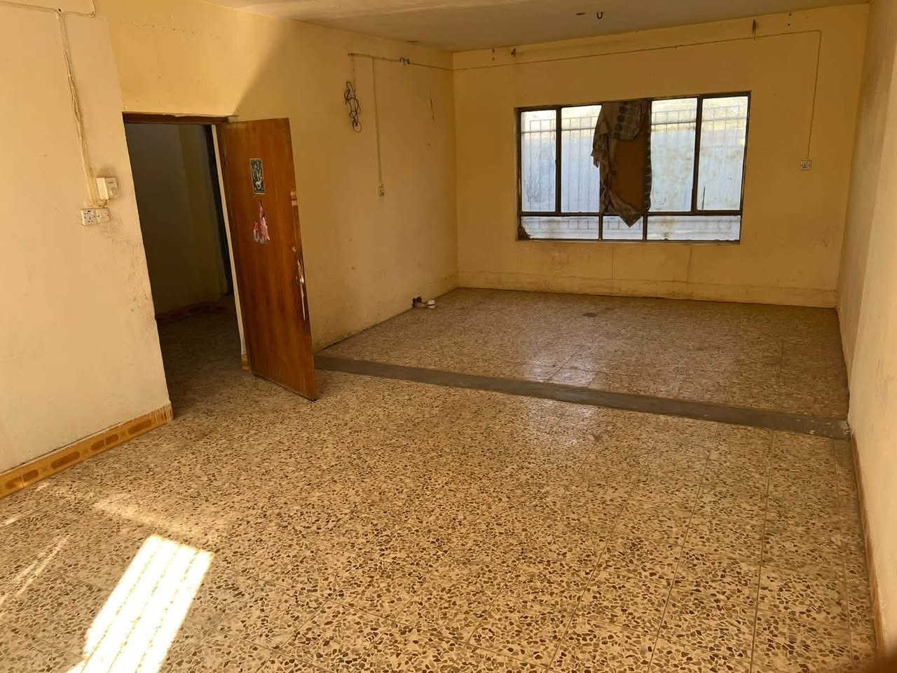 دار للبيع
صويرة حي العسكري شارع الرئيسي المساحة ٤٠٠ متر مكان تجاري مميز مجاور مركز شرطة يحتوي على ٣ محلات تجارية غرفتين طابق ارضي + هول + استقبال + حمام + كراج كبير وحديقة الطابق الثاني غرفتين وحمام

للتواصل الاتصال 

***********
