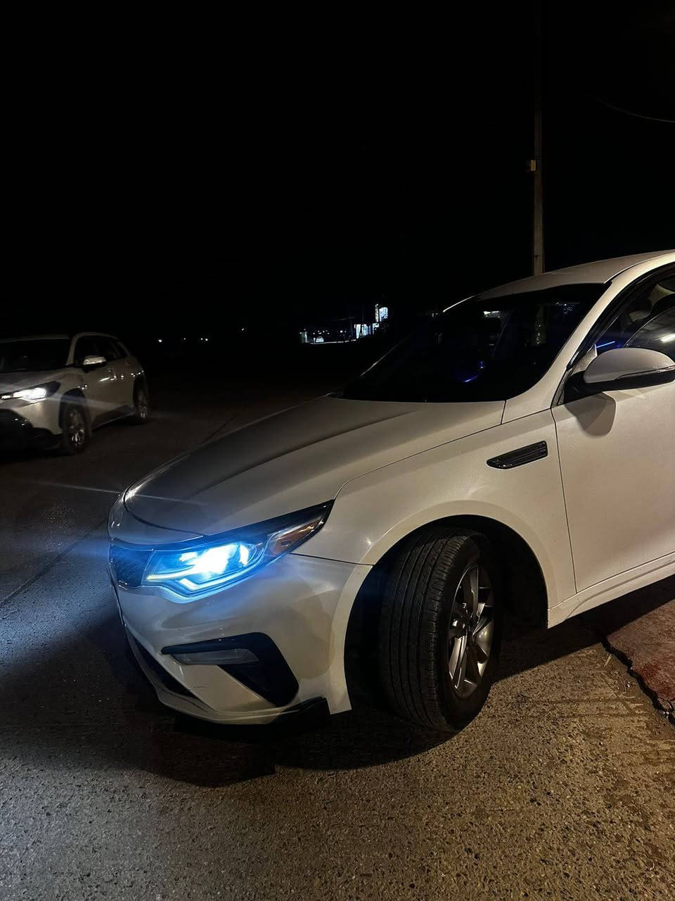 Kia Optima 2019
فئة (Fe)
الموصفات
كامره  خلفيه .
حساسات خليفه .
حساسات  جانبيه .
مانع  تصادم  .
تثبيت مسار .
رادار امامي .
تحكم بل مري .
شاشه كبيره كار بلي .
اشاير بل مري .
لايت Led  
داخل Led
 موصفات الfe  معروفيه .
*ضرر السياره فقط جاملغ الأيمن بارد والبنيد كشر الصبغ مالته أني صابغه بدون أي ضرر . للستفسار الأتصال تحياتي للجميع وأسف على الاطاله . 
السعر  140ورقه بيه مجال 
مكاني بغداد 
*********** بي WhatsApp
مكلف بالنشر...
