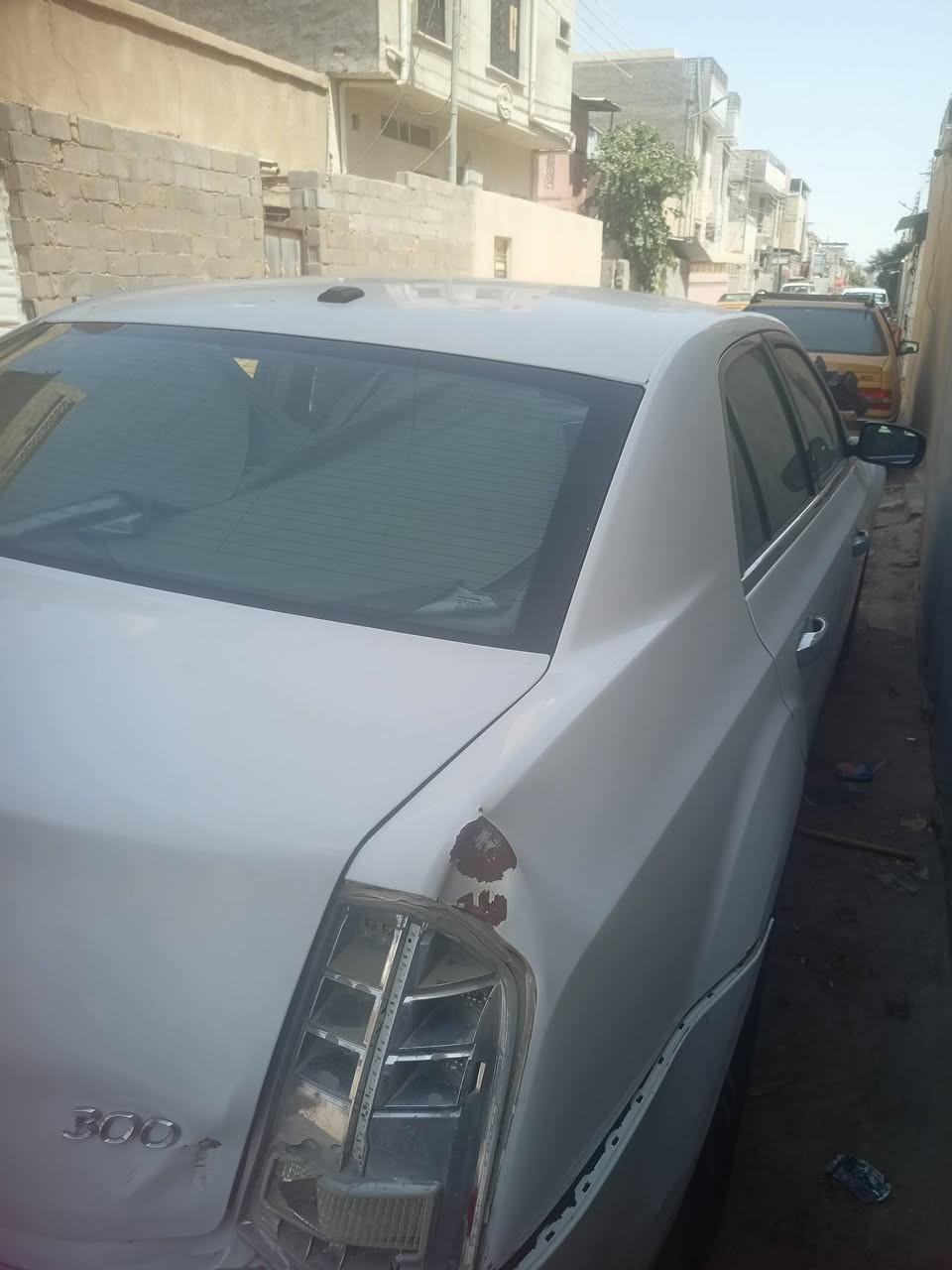 اوباما 2012  مبدل فقط باب خلفي وصبغ فوق جامه الاماميه وبيها ضربه بالبك لايت الخلفي موضح بالصوره محرك 3600 سعر155.  اتصال ***********
