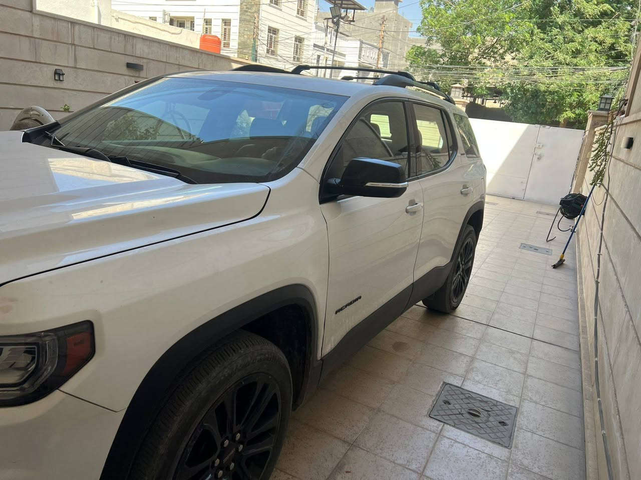 لون أبيض × ويل وشبك أسود يطي شكل ملكي 😍
الممشى: 83 ألف كم فقط ✅
محرك 4 سلندر تيربو اقتصادي وقوي
رقم الشاصي: 1GKKNKL42NZ164216

✨ مواصفات مميزة:
 • شاشة كبيرة مع أبل كاربلاي وأندرويد أوتو
 • كامرة رجوع + حساسات
 • دخول ذكي وتشغيل بصمة
 • تبريد أمامي وخلفي
 • ويل 20 إنج أسود (Black Edition)
 • السيارة مدوشمة بدبي كامل المقاعد دوشمة درجة اولى 
• إضاءة LED حديثة

📌 السيارة بيها حادث (قطعتين) جاملغ وبنيد عكس السايق وطخة خفيفة بجاملغ السايق ورصعة بالصندوك اني ممعدلهة لان مماثرة  
البچم بدون دواخل وبدون شواصي مبدل دينالي يجي شكله احلى بهواي واحسن حتى بالطريق الخارجي ميجي حصو على الراديتر 

اي تفاصيل ثانية اتصل او راسل وتدلل
💰 السعر المطلوب: 237 ورقة

📞 للاستفسار: ***********
