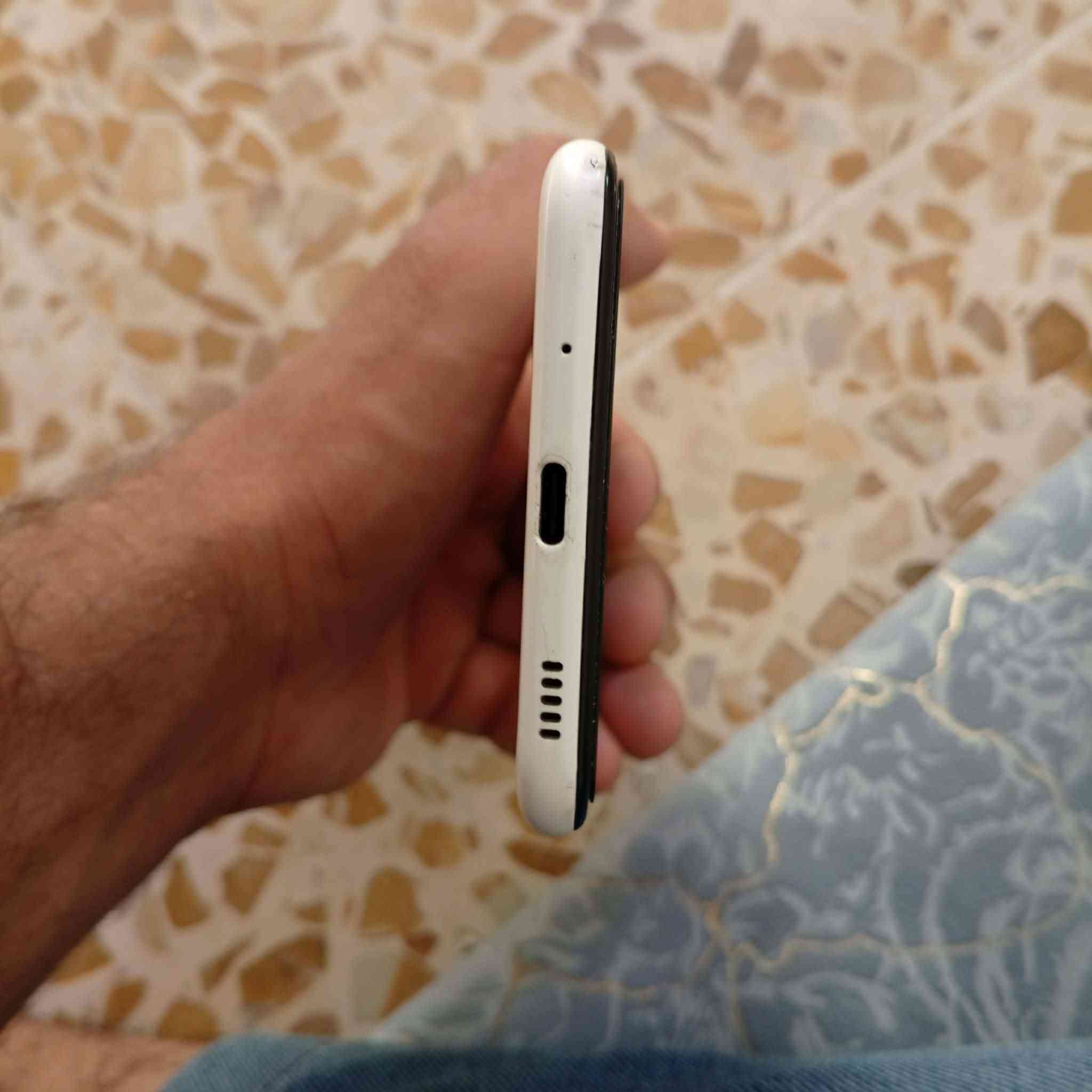 سلام عليكم  
موبايل لبيع c11 النضافه 90/100 
السعر 100 وبي مجال شي قليل 
الاستفسار اتصال ع هاذا الرقم 
*********** كورك
