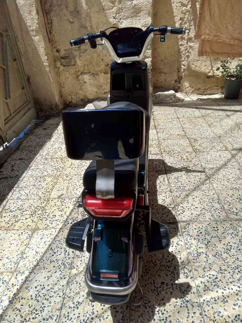 دراجة شحن نظيفة حيل مديل ٢٠٢٥ ..٤ سرعات ..٥ بطاريات السرعة ٩٩ السعر ٣٥٠ مكاني بغداد ***********
