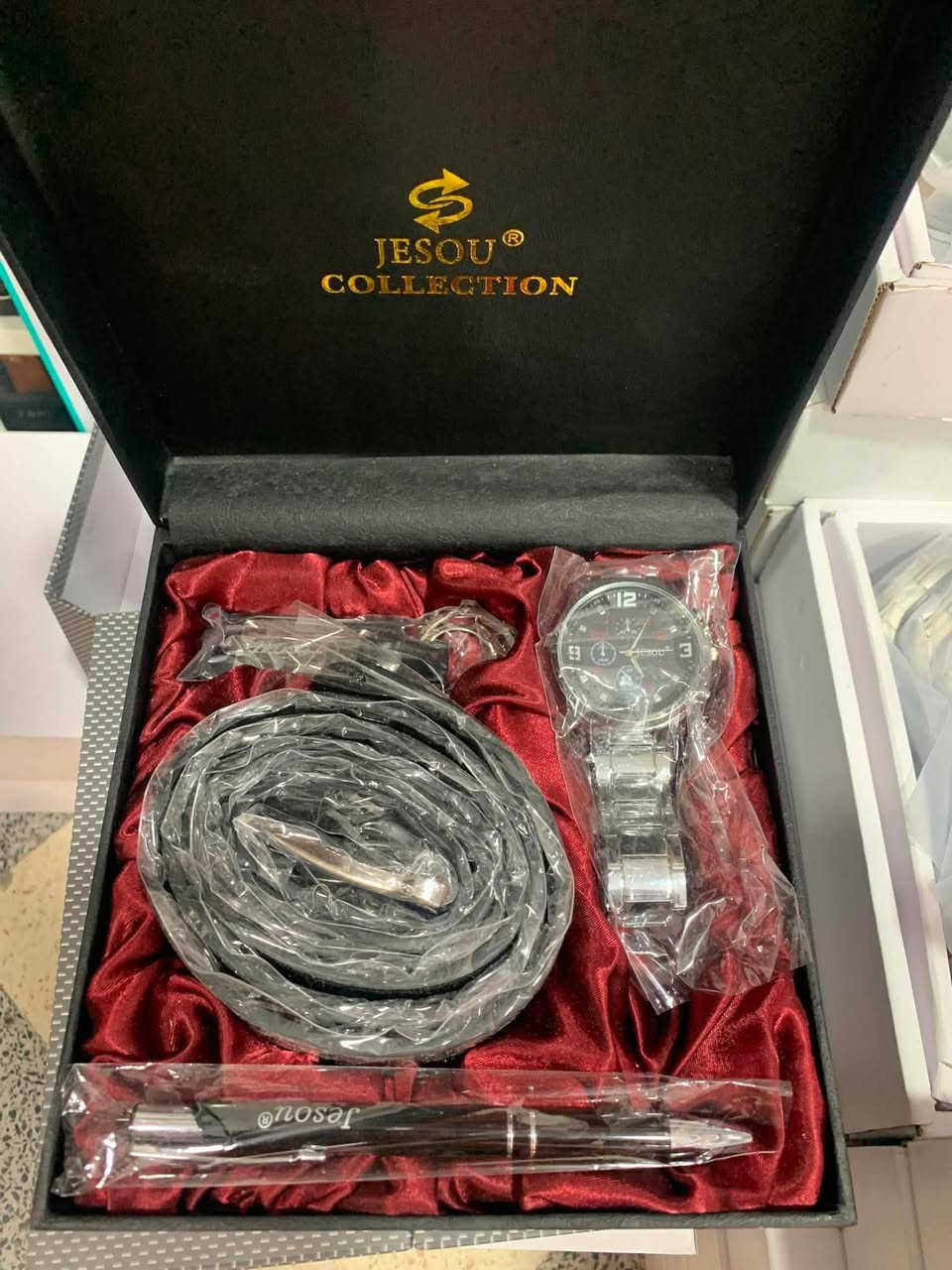 كادو رجالي روعة و سعر لوز 350الف فقط 
سيركموند و دفع مسبق


**إذا كنت صاحب هذا الإعلان وتريد حذفه لأي سبب، رجاءا أرسل رسالة إلى الدعم الفني**