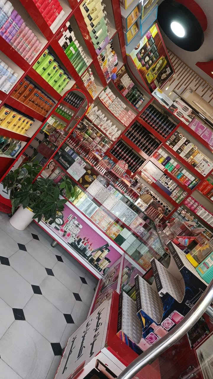 فاترينات للبيع عدد ١٥
عل ٥٠ مستعجل 
*********** واتساب
