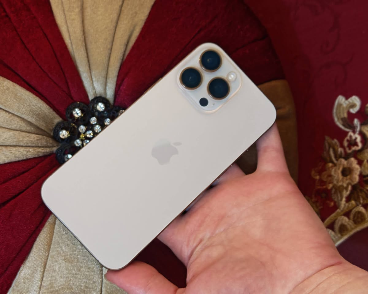 سلام عليكم للبيع أو مراوس ايفون 16 برو ماكس شرق اوسط بطاريته 95 لون مميز نضافته 💯💯 ذاكرة 256 مكاني كربلاء السعر 1165 للتواصل عل رقم ***********
