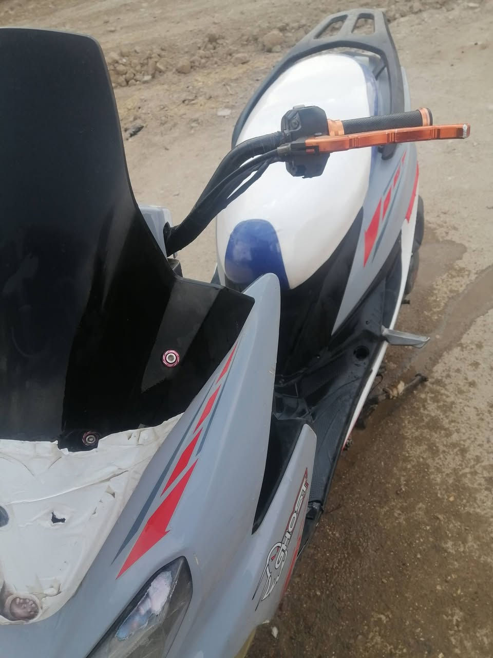 السلام عليكم دراجة سترونك للبيع مديل23 دراجة خير من الله كهربائية كلها تشتغل بك لايت اشاير لايت زنون ناصي عالي هورن سيدان اصلي عالي كلش نشرات ترتيب الدراجه كلش حلو. الدراجة ما مفتوحه. السعر خاص  الرقم ***********  متواجد فيس وواتساب  الدراجة تصلح إلى العمل في خدمت التوصيل.
