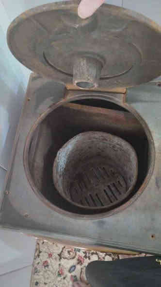 سوبای داری تورکی تازە تازەیە یەک سال بە کار هاتوە بی عیب دوو فرنی هەیە داری گەورە ئەخوات سەتلی هەیە بو بەتال کردنی خولە میشە کەی دەرجەی هەیە بو زیادوکەمی ئاگر چوار بوری لەگەلە بو پەیوندی *********** لە خورماڵە السليمانية
