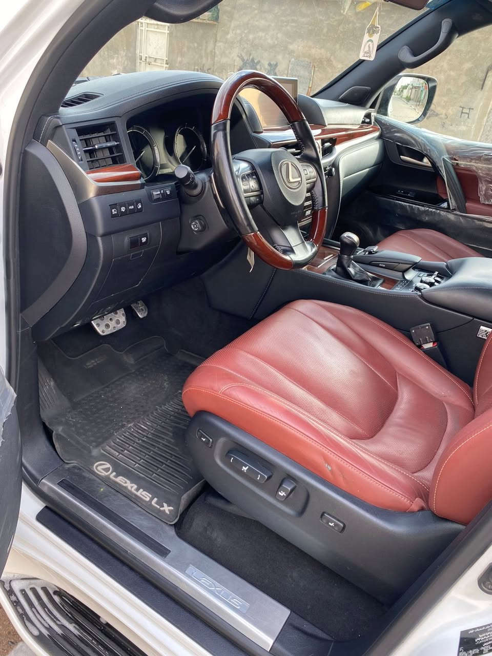 السلام وعليكم لكزز موديل 2021 كفاله عامه من زلغ  مضروبه نانو  رقم بغداد بسمي زيرو ماشيه ٥٠ الف بعدهي فرشاتها مامفروشه العنوان بصره زبير 
الفاتف ***********
خوان انا مكلف بلنشر
