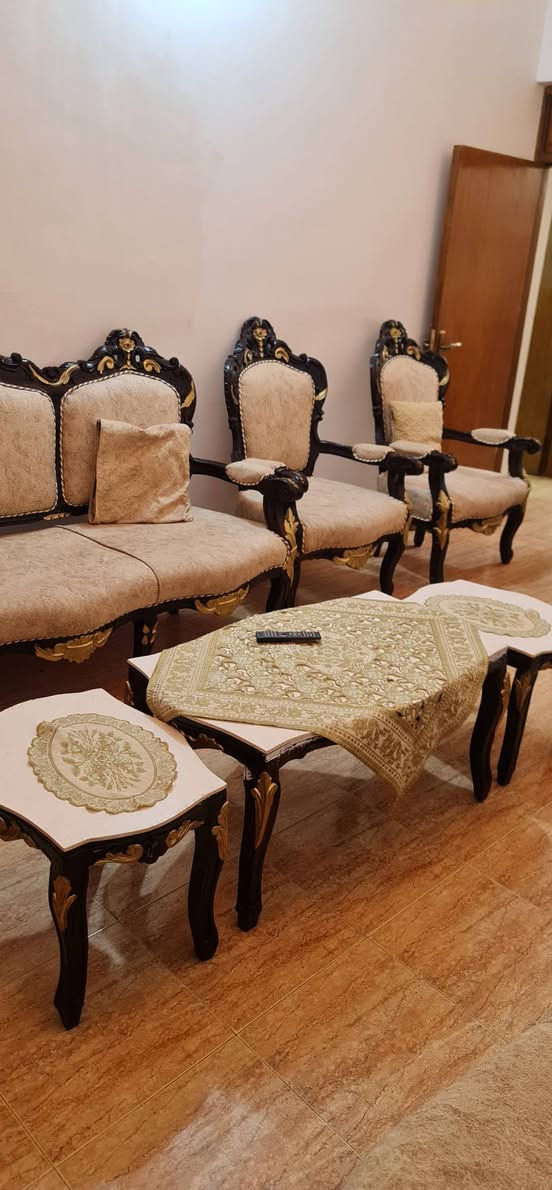 تخم ١٠ مقاعد خشب صاج قديم (تكمه) للبيع مع طبلة وسطية و٤ طبلات صغير (مدوشم جديد)
سعر البيع ٧٠٠


**إذا كنت صاحب هذا الإعلان وتريد حذفه لأي سبب، رجاءا أرسل رسالة إلى الدعم الفني**