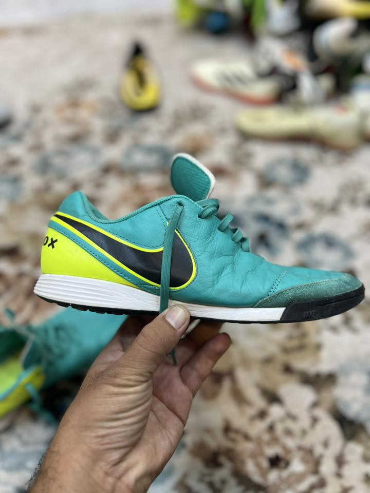 نايك تنبو اصلي فيتنامي 
نظافه فول
قياس 43
تخفيضات 
40الف مع التوصيل 
للحجز ***********
