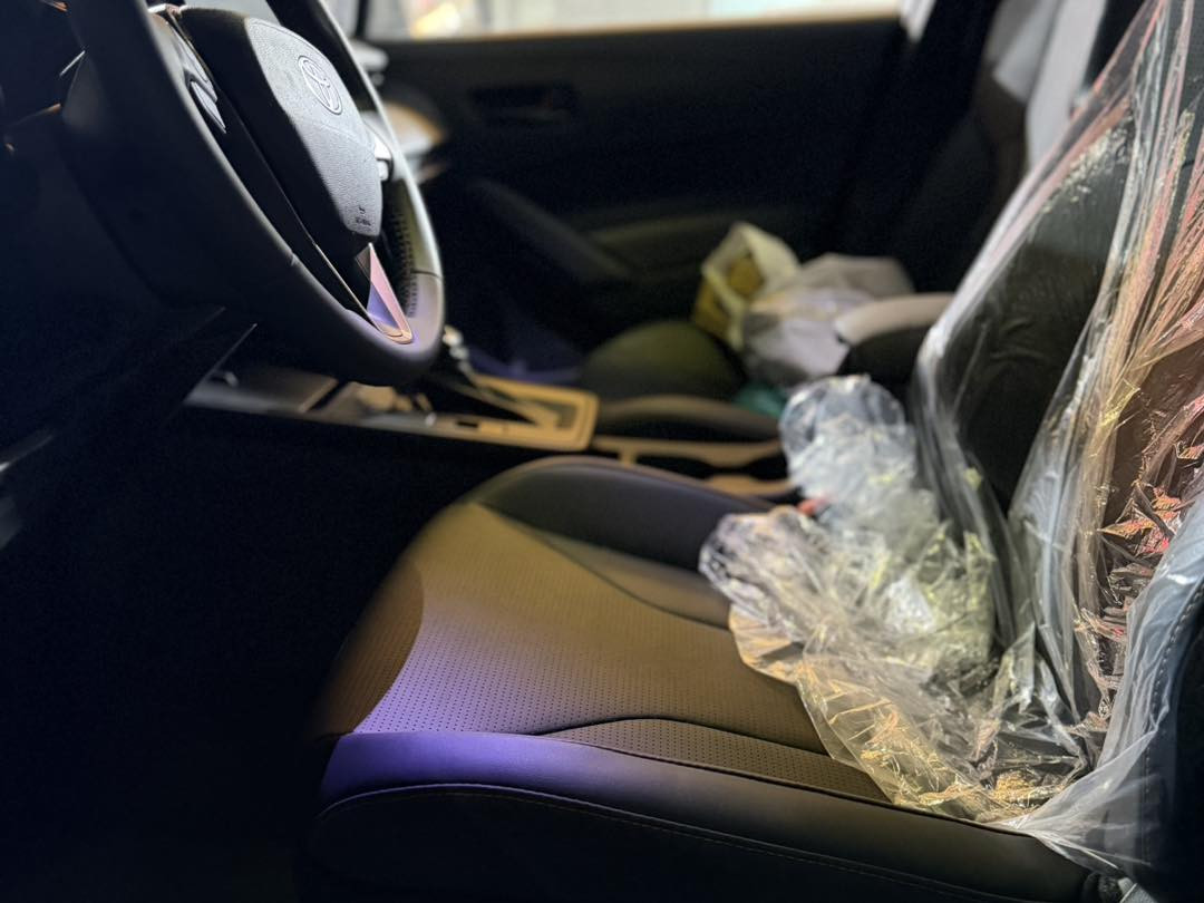 🔥 شركة الذاكرون لتجارة السيارات 🔥
معرض الإمام المركزي

📍 بغداد – الكريعات – شارع الوقف السني

━━━━━━━━━━━━━━

🚘 كورولا كروس – الشكل الجديد
✨ فول مواصفات | فخامة استثنائية

حين تلتقي القوة مع الذوق العالي…
تكون النتيجة سيارة تخبل من أول نظرة 😍

━━━━━━━━━━━━━━

🔹 أبرز المواصفات:
✔️ فتحة سقف أنيقة
✔️ بصمة تشغيل + دخول ذكي
✔️ رادار ومساعدات قيادة
✔️ مقاعد جلد أصلي فاخرة
✔️ مقاعد كهربائية
✔️ شاشة كبيرة تدعم Apple CarPlay
✔️ كاميرا خلفية عالية الدقة
✔️ حساسات أمامية وخلفية
✔️ حمالات سقف رياضية
✔️ تطعيمات داخلية بلاك بيانو ذهبي
✔️ لمسات فخامة بلون ذهبي مميز

━━━━━━━━━━━━━━

💰 سعر خاص يليق بالمواصفات
📞 اتصل وتدلل… الفخامة بانتظارك

━━━━━━━━━━━━━━

🔥 معرض الإمام المركزي – شركة الذاكرون 🔥

🔄 خدماتنا:
بيع ✅ | شراء ✅ | مراوس ✅

📞 للاستفسار:
*********** ايهاب العبيدي 
📱 *********** – علي
📱 *********** – علي
