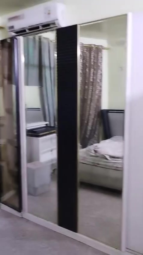 االسلام عليكم غرفه اخشاب ١٠ قطع نضيفه وحاليا مفتوحه اشتريتها من معرض القند ب ٤٥٠٠ وحاليا رايدها بمليون وبيها مجال  قليل الله شاهد بايعهه بسبب المكان لان كلش ظخمه للاتصال ***********
