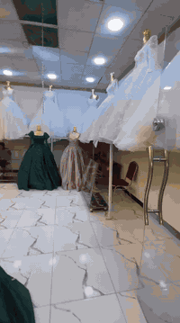 السلام عليكم أزياء للبيع تصفية محل لعدم التفرغ ***********محل خير من من الله بدلات كوشات فساتين العامرية داخل سوق الفلوجة. إلي يحب يشوفه السعر مناسب جدا.
