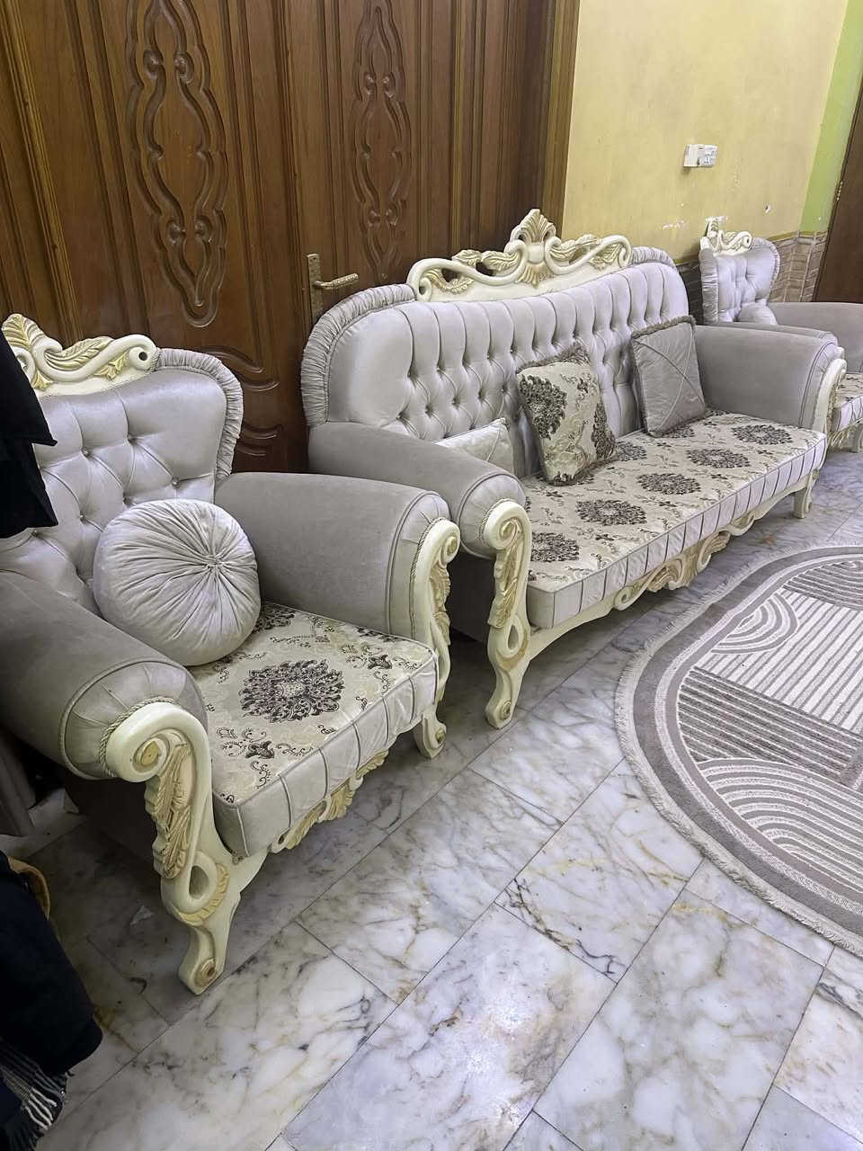 تخم للبيع 6 قطع عشر مقاعد تركي النضافه 90 السعر 550 ***********
