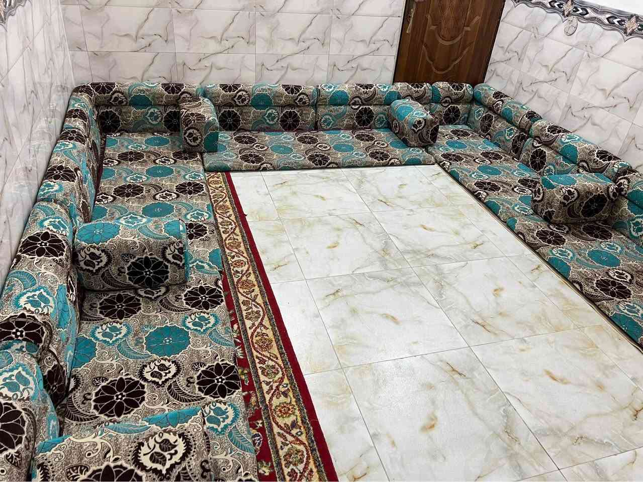جلسه 14 متر 7 دواشك نضيفه جداً وكامله اخت جديده وتخم 10 نفرات نضيف ابو سرير ومخزن 
كاونتر مترين بدون ملحق نضيفات كلهن شراي اتصال او واتساب للاستفسار *********** النجف, العراق
