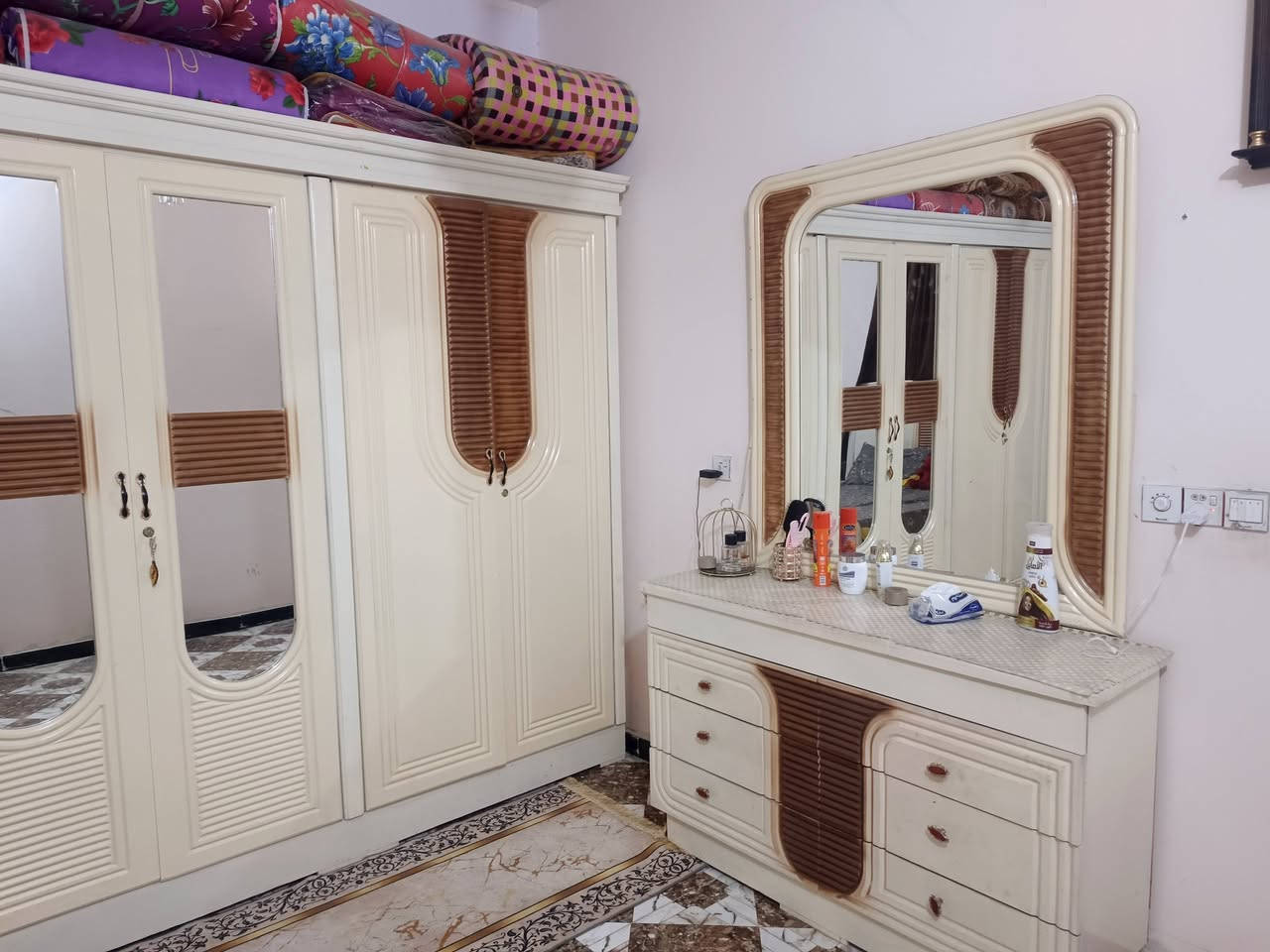 غرفه + خشاب + نجاره عراقي + تصميم تركي + رقم تواصل ***********
