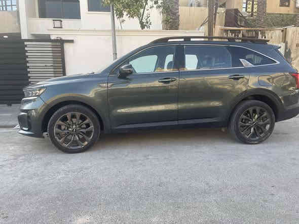 سورنتو 2022 وارد امريكي رقم بغداد بااسمي سنويه  
لون مميز نفطي يخبل السيارة فول مواصفات وتيربو 4 سلندر 
🔴بانوراما سقف                        
🔴تشغيل عن بعد دخول ذكي     
🔴بصمه 
🔴لايت عدسه زنون عالي ناصي بلادي 
🔴لدات 
🔴مري قلاب اشارة ترحيب 
🔴صندوك ذكي وكهرباء 
🔴كراسي جلد هيتر كراسي vip 
🔴7 راكب 
🔴شاشه جبيرة كامرة 
🔴 
🔴 فول رادارات امامي خلفي جانبي 
🔴ويل كب 
🔴 سايد بريك اوتو 
🔴اوتو ستوب 
🔴
🔴اربع انظمه قيادة 
🔴
🔴 
🔴محرك 2500 توربو 
🔴شاحن واير ليس
🔴بعد بيها هوايه مواصفات 
🔴بريك ذاتي خلفي
🔴 بريك ذاتي امامي
🔴 لون مميز 
🔴 
ماشيه 70 سيارة حادثها جاملغ ايسر امامي وخلفي وبيها شخط بالباب 

مكان السيارة بغداد رقم ***********/***********
ب185 بيها مجال
