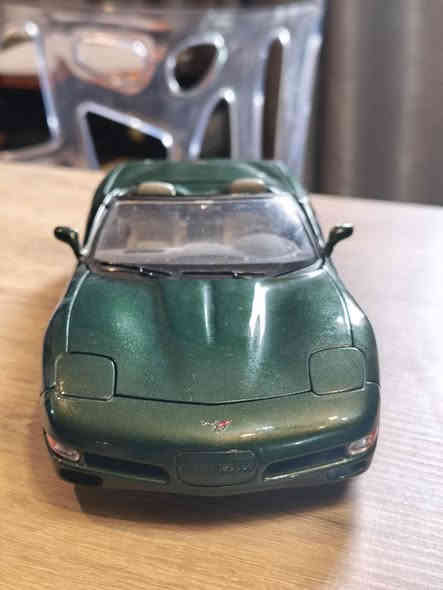 لبيع كورفت C5 موديل 1997 حجم 1:18 زيتوني انتاج ايطالي وزن ثقيل 
40 الف
بغداد الحرية ***********
