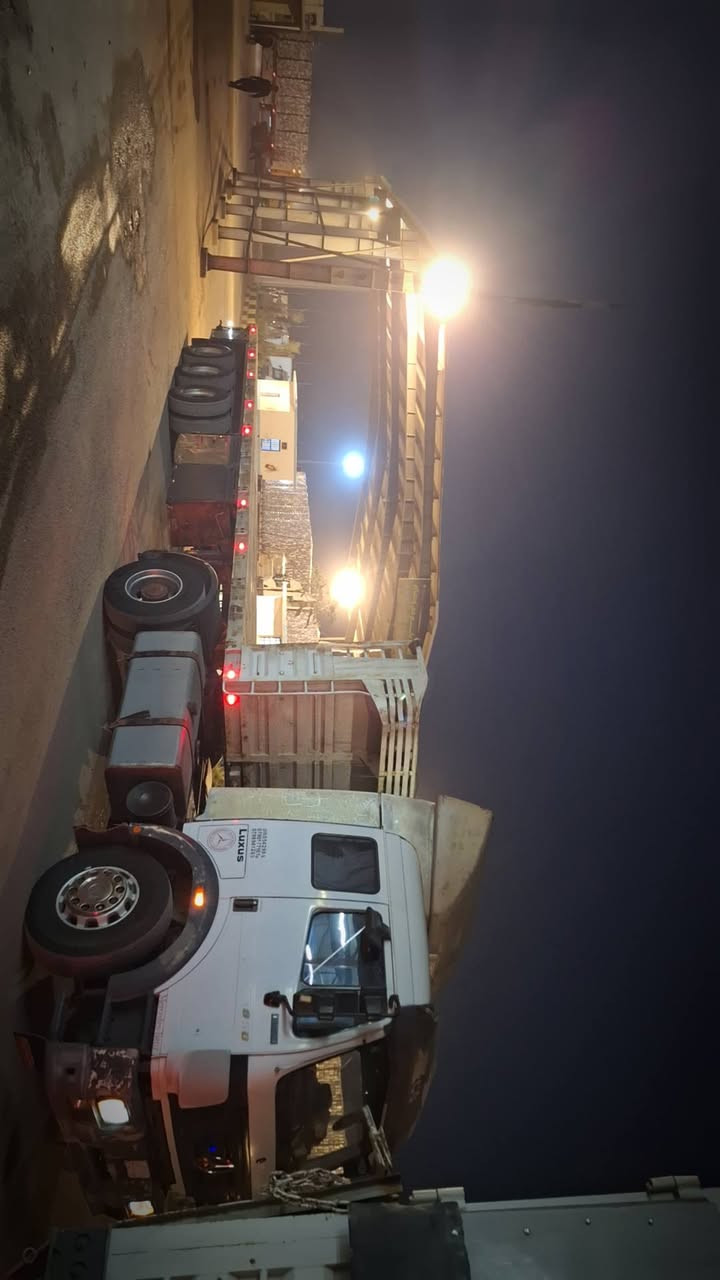 السلام عليكم كرواتي 92 موديل حجم 50 عربانه 13و 60  طول
5محاور 2 رفاع بسمي السياره جاهزه من كلشي شغاله ع عمان بيها تئمين راس وعربانه 3 ونص الك الشوفه رقم صاحب السياره *********** حجي ياسين
