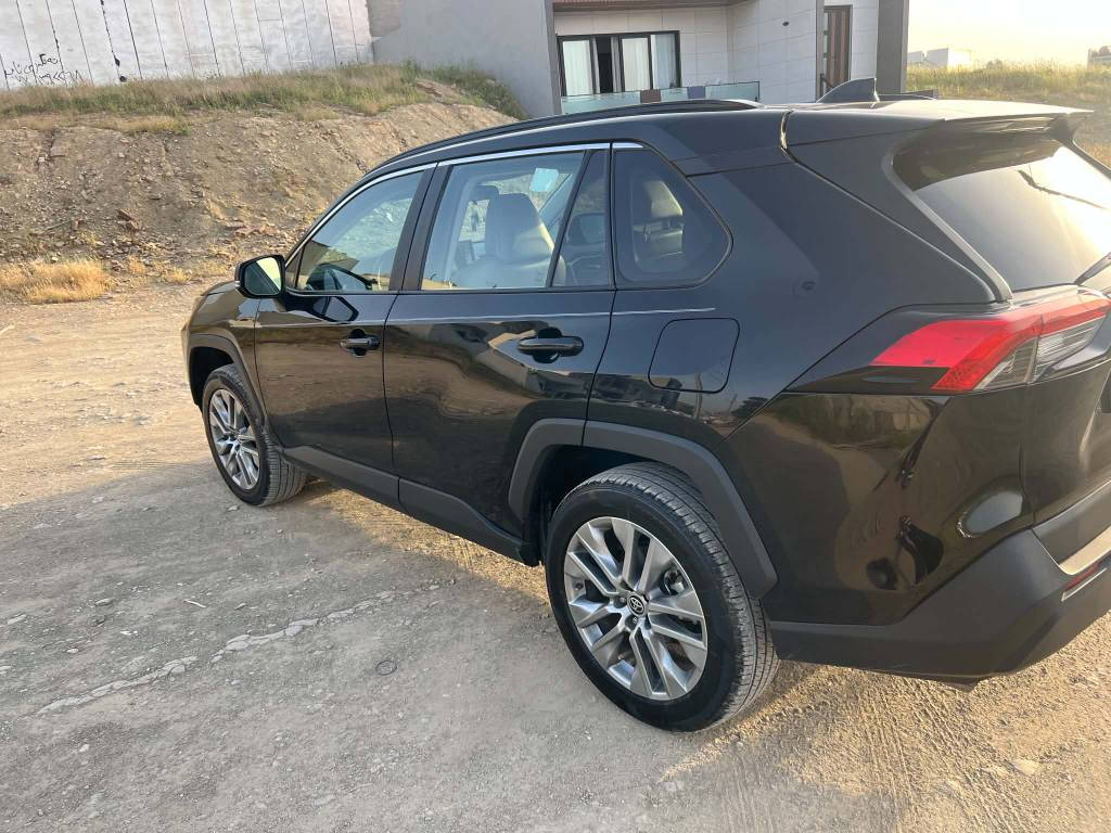 بەناوی خوای گەورە 
توێتاڕاڤ4 مۆدێل2022 مواسەفاتxle premium فول فول مواسەفات 
سڵاید کوشن کارەباو جڵدوهیتەر بەسمەو سندوق شەفت ڕادارو 5کامێرەو ئۆتۆستارسۆپ سێ مۆدی لێخورین eco و normalوsport هتد سەیارەکە بەناوی خۆمانەوەیەو سەنەوی تازەیە نمونەیە لەجوانی تەنها سندوقەکەی بۆیاغە بێناوگرتن بێ ئێرباگ 
نرخی:240و مەجال 
ڕەقەمی شانسیم داناوە 
ژمارەی موبایل:*********** السليمانية, العراق
