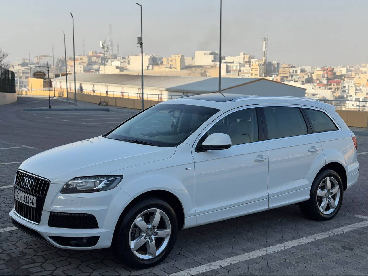 Audi  Q7 S-line Quattro 2013

ارحض سعر بلاش  ١٢٩  ورقه مجال بسيط

سيارة ٧ راكب

مواصفات خليجي  وكالة اربيل٣ بصمه بيلادي موجوده

موديل ٢٠١٣   

محرك سته سلندر V6 3.0L سوبر چارچ محرك بنزين

گير و محرك بشرط كفاله 

-----------------------------------------
مواصفات 
 پانوراما امامي و خلفي  
صندوق شفط 
 بردات جانبية و خلفية
 تحكم ماوس 
    داخل  جلد اصفر
كشنات كهربا
كشنات خزن
تبريد مركزي  
سيدي بوكس  
تبريد مركزي 
حساس خلفي و امامي 
- لايت ليد  
ستيرن تحكم
  تحديد سورعه  
 و بعد هرايا مواصفات
-------------------------------------------
  تخم تاير و  ويل جديد
 صدر ٪؜١٠٠
گیر  ومحرک بشرط ٪؜١٠٠
 سيارة مسيرفسة كاملة ما يحتاج اي مصرف

-----------------------------------
سياره واحد شبر اقل صبغ راس تايرخلفي او شبر بارد راس بك لايت خلفي باقي مابي شي 
     
سيارة احلي بالواقع و مابي اي مصاريف الحمدالله 
-----------------------------------

سعر مطلوب  ١٢٩ ورقة و مجال 

مكان سيارة سليمانية 

***********
***********
*****************************************************
Audi Q7 -S lin Quattro  2013
فول فول موسفات
٣ ريز كوشن
هه ر٣ به صمه ى شه ريكه ى ماوه
٦ بستون سوبر
بانوراما ده بل بانوراما
سنوق شفط
ده رگا كانى به رده يه دواوه
ماوص
كوشن جلد ناو زه رد
كوشن كاره باوخزن
ته بريد مه ركه زى
سيدى بوكس
حاسه بيش و دوا
لايد بك لايت ليد
سوكان فوليوم و تحديد سرعه
مواسفاتى اودي معرو فه...............
گيرومه كينه و ته بريد ساردى و گه رمى به شه رت بى نوقسانيه الحمدلله 
سه نه وى ره قه مى تازه يه به ناوى خومه ته حويل به شه رت
سه ياره كه يه ك به له ى بجوك بوياغى هه يه له كه ل به له يه ك ساردا باقيات به شه رت

سعر مناسب ١٢٩ كه ميك مجال

***********
*********** السليمانية, العراق
