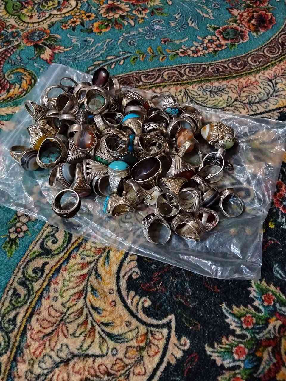 السلام عليكم
عندي كيلو فضة
محابس هي والحجر
الوزن كيلو هي وحجرها
للبيع السعر خمسة ملايين قفل والي مايعجبه المنشور خلي يعبره رجاء
الناس مسلطون على اموالهم وكلمن يبيع ويشتري بلي يعجبه


**إذا كنت صاحب هذا الإعلان وتريد حذفه لأي سبب، رجاءا أرسل رسالة إلى الدعم الفني**