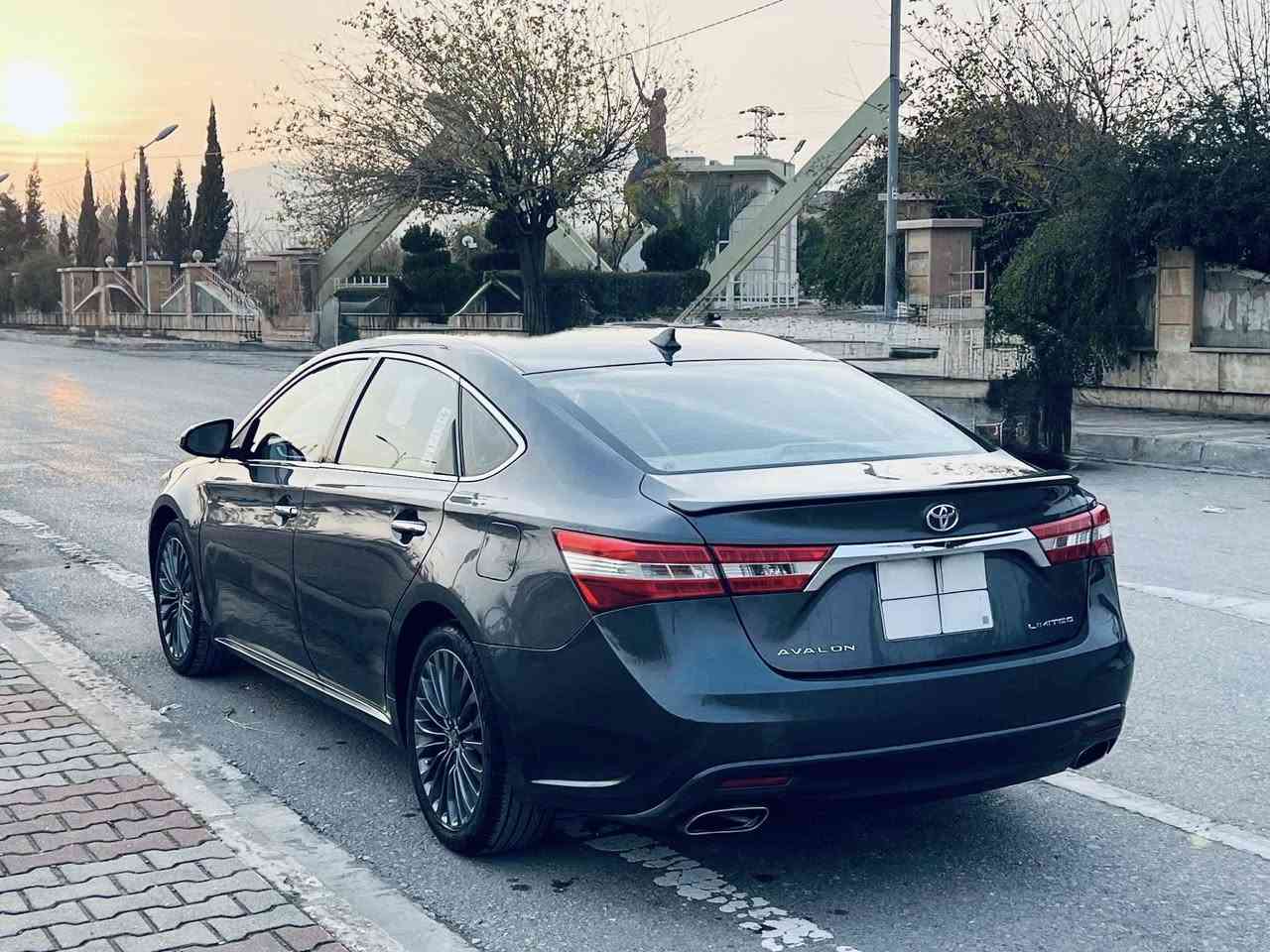 تويتا ئه ڤه لون موديل  ٢٠١٥  لمتت  فول. كوشن ساردو گه رمه  په رده يه ئا وينه را داره ناو كريمه دوو پارچه ى بو ياخه   ١٧٥$   (***********
