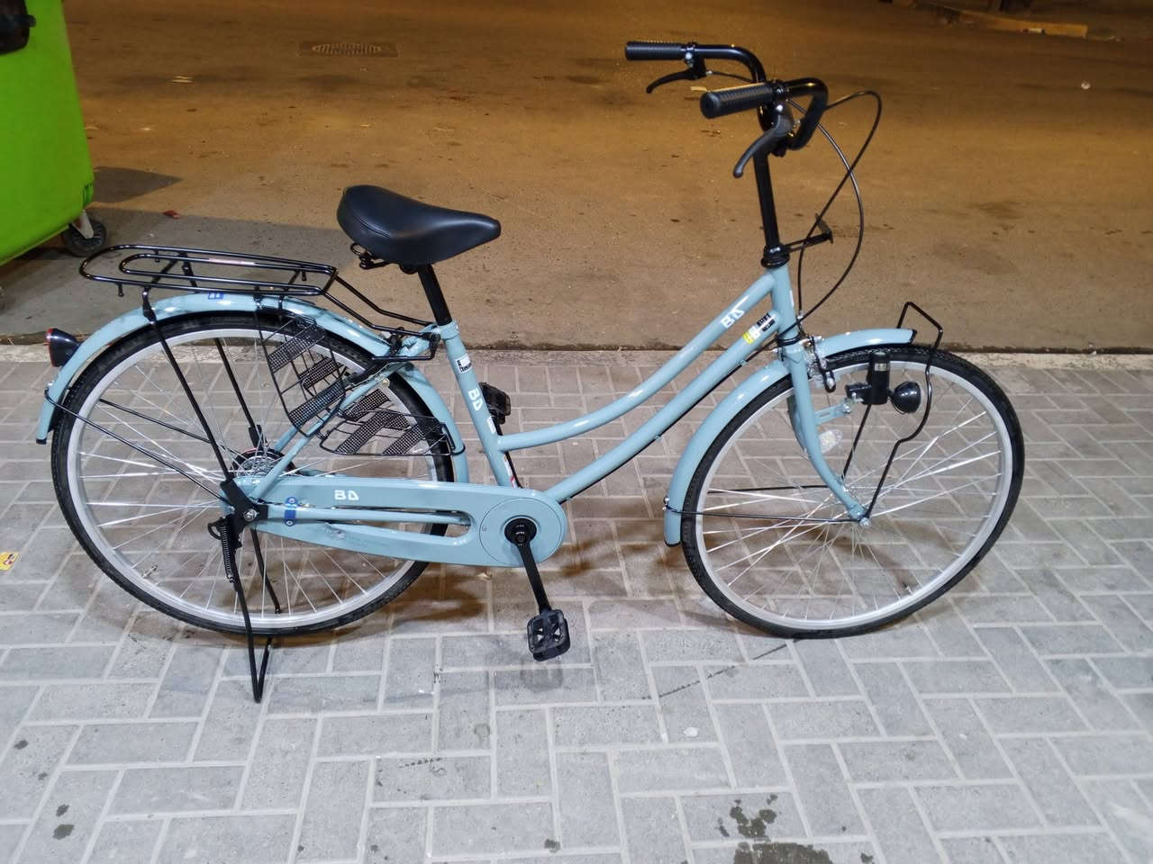 سلام عليكم بايسكل سياحي نظيف وجديد صار شهر من اشتريتة مواصفات كاملة اي نقص مابي بايسكل جديد السعر160 الإستفسار على الرقم التالي ***********
