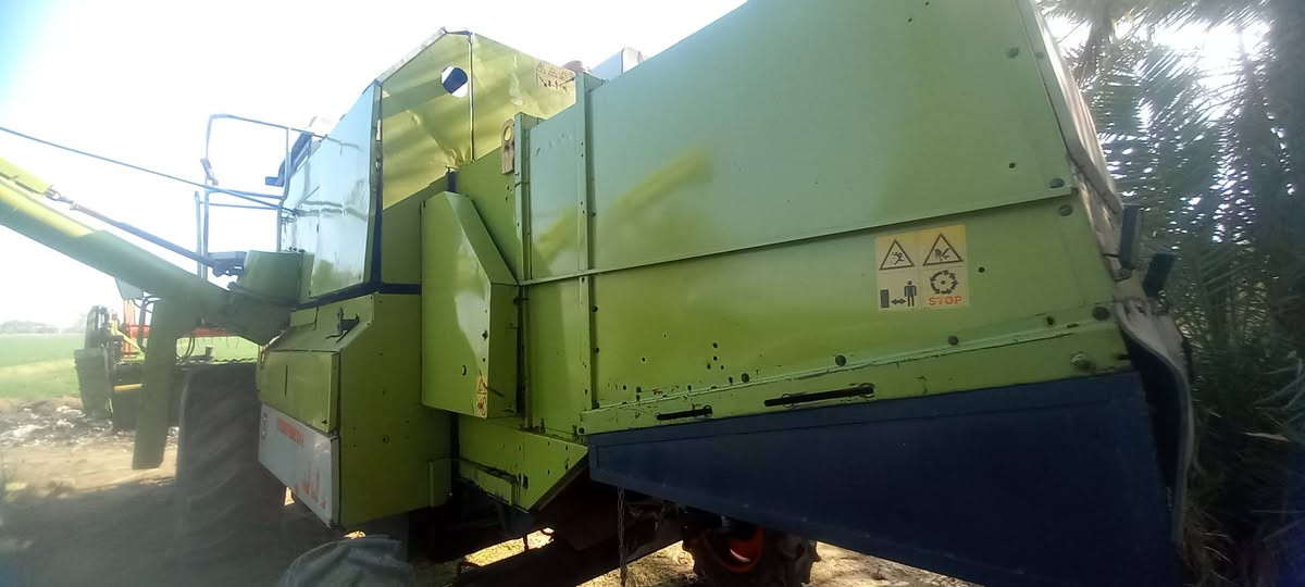 السلام عليكم ورحمةالله وبركاته.... 
حاصده كلاص منفيس 2002رقم اربيل وكاله عامه باسمي تاير امامي 26خلفي 20طبله نفخ ودفاعات بلادي مكينه سوبر وشرط الكفاله.
المكان نجف ـ مشخاب
السعر 25.
الرقم: ***********
