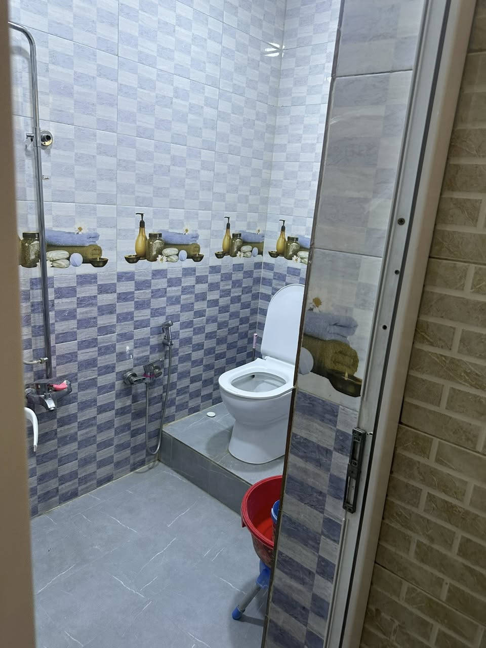 ‏دار للبيع في ناحية ‏أبو غرق مساحة 150 مسحوب عليه مبادرة ينباع هو أثاثه رقم الهاتف صفر￼***********
