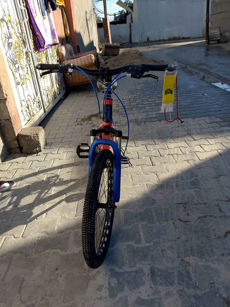 السلام عليكم بايسكل للبيع 75 وبين مجال مكان الشعب حي البساتين *********** متواجد بس على الواتساب فقط
